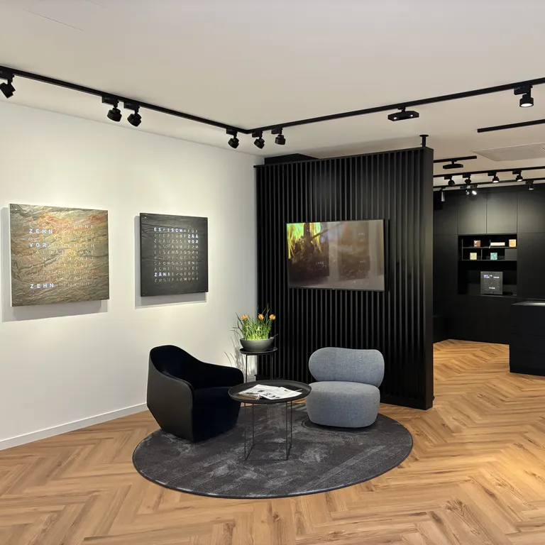 Store Stuttgart, QLOCKTWO Objekte